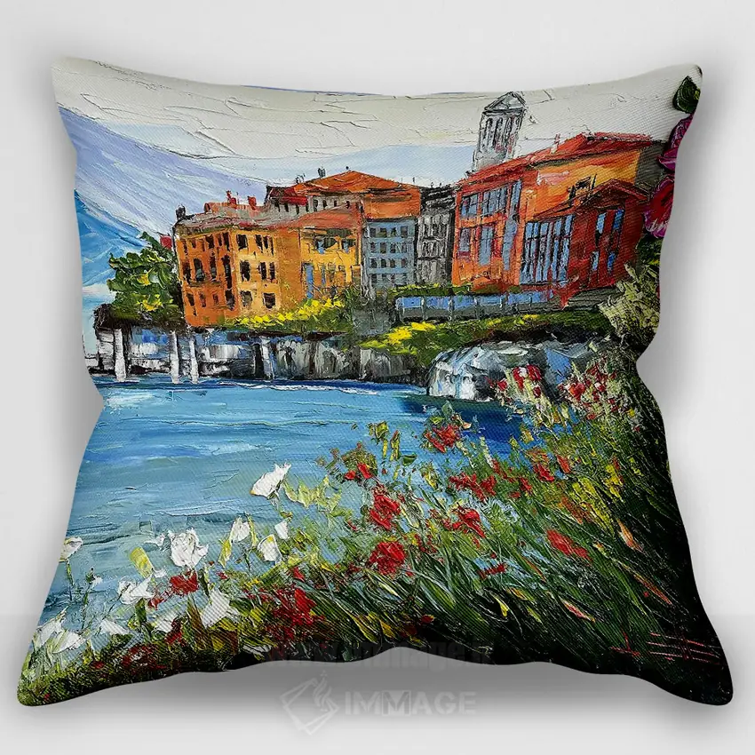 کاور کوسن طرح‌دار «ماجراجویی در دریاچه کومو»، با رنگ‌های غالب قرمز و آبی، اثر لیزا الی